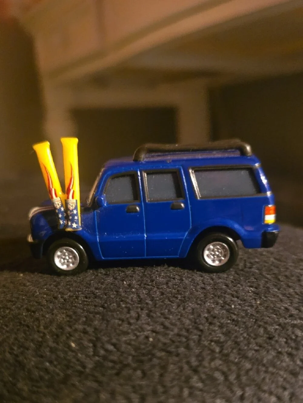 Disney Pixar Cars Clutch Foster 1:55 Diecast Car